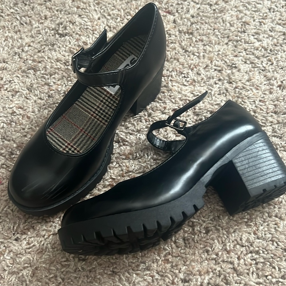 Soda 6.5 Mary Jane’s Round Toe